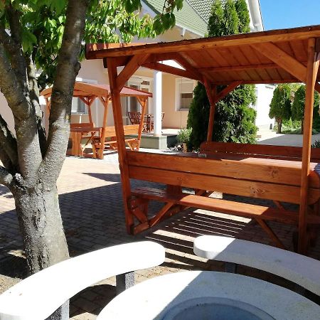 Imola Es Andrea Apartmanhaz Hajdúszoboszló Buitenkant foto
