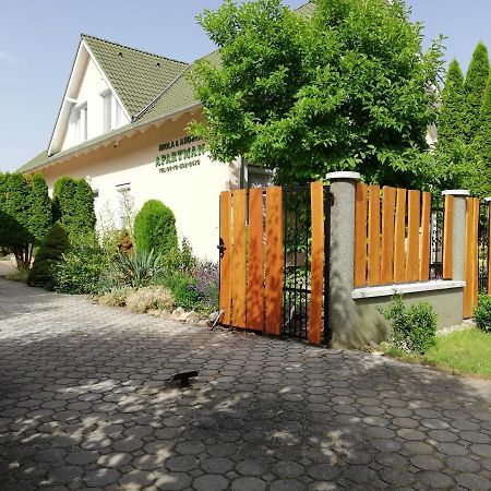 Imola Es Andrea Apartmanhaz Hajdúszoboszló Buitenkant foto