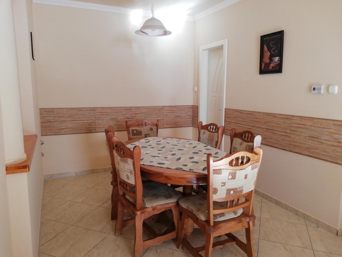 Imola Es Andrea Apartmanhaz Hajdúszoboszló Buitenkant foto