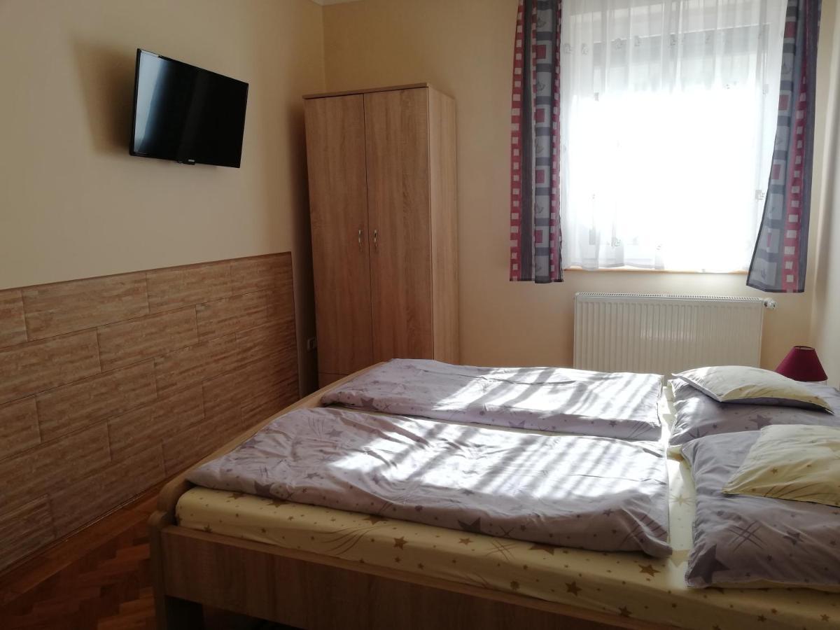 Imola Es Andrea Apartmanhaz Hajdúszoboszló Buitenkant foto