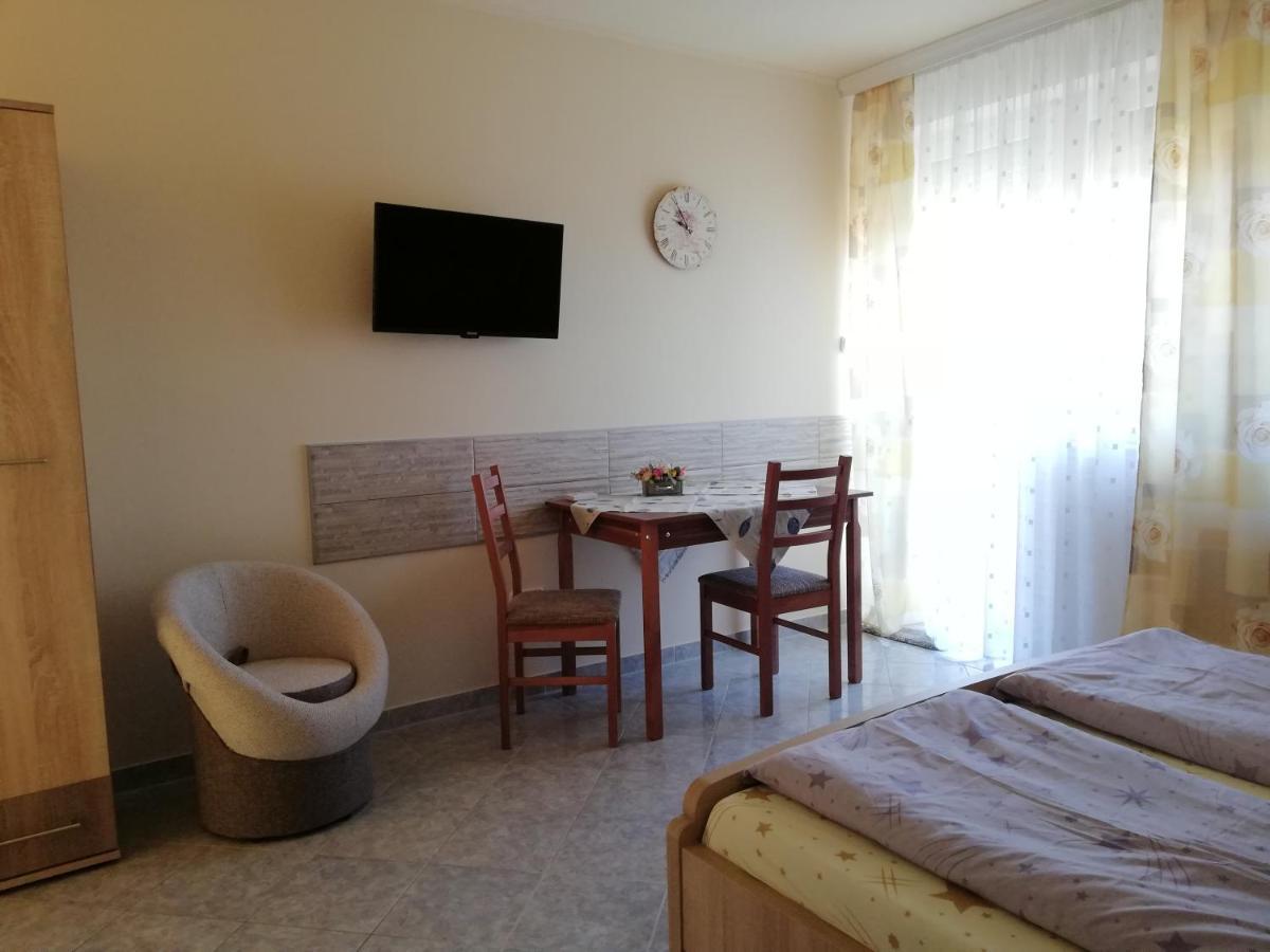 Imola Es Andrea Apartmanhaz Hajdúszoboszló Buitenkant foto