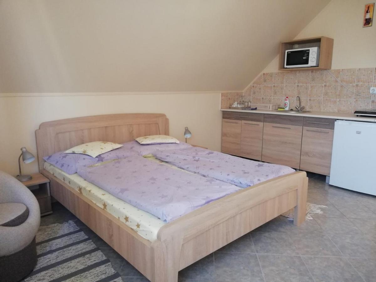Imola Es Andrea Apartmanhaz Hajdúszoboszló Buitenkant foto