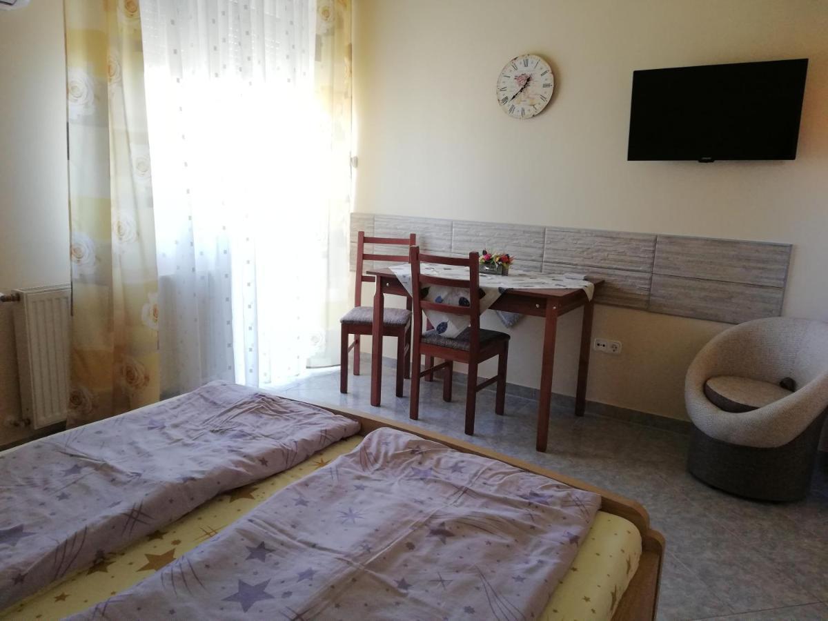 Imola Es Andrea Apartmanhaz Hajdúszoboszló Buitenkant foto