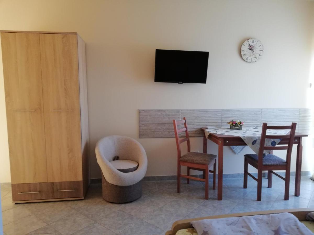 Imola Es Andrea Apartmanhaz Hajdúszoboszló Buitenkant foto
