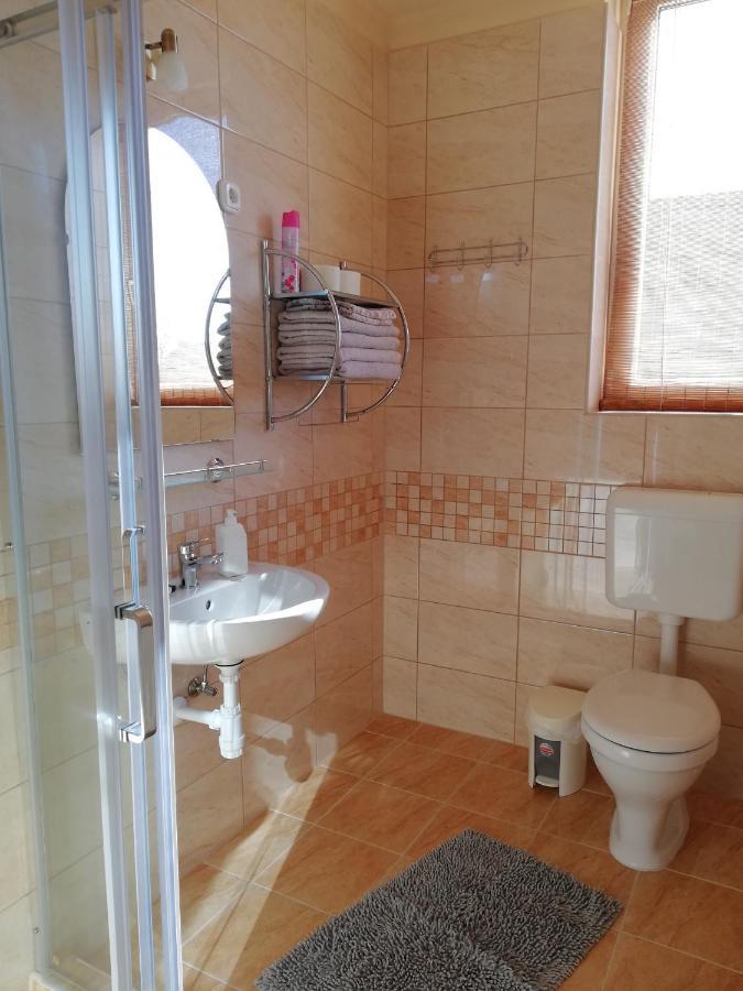 Imola Es Andrea Apartmanhaz Hajdúszoboszló Buitenkant foto