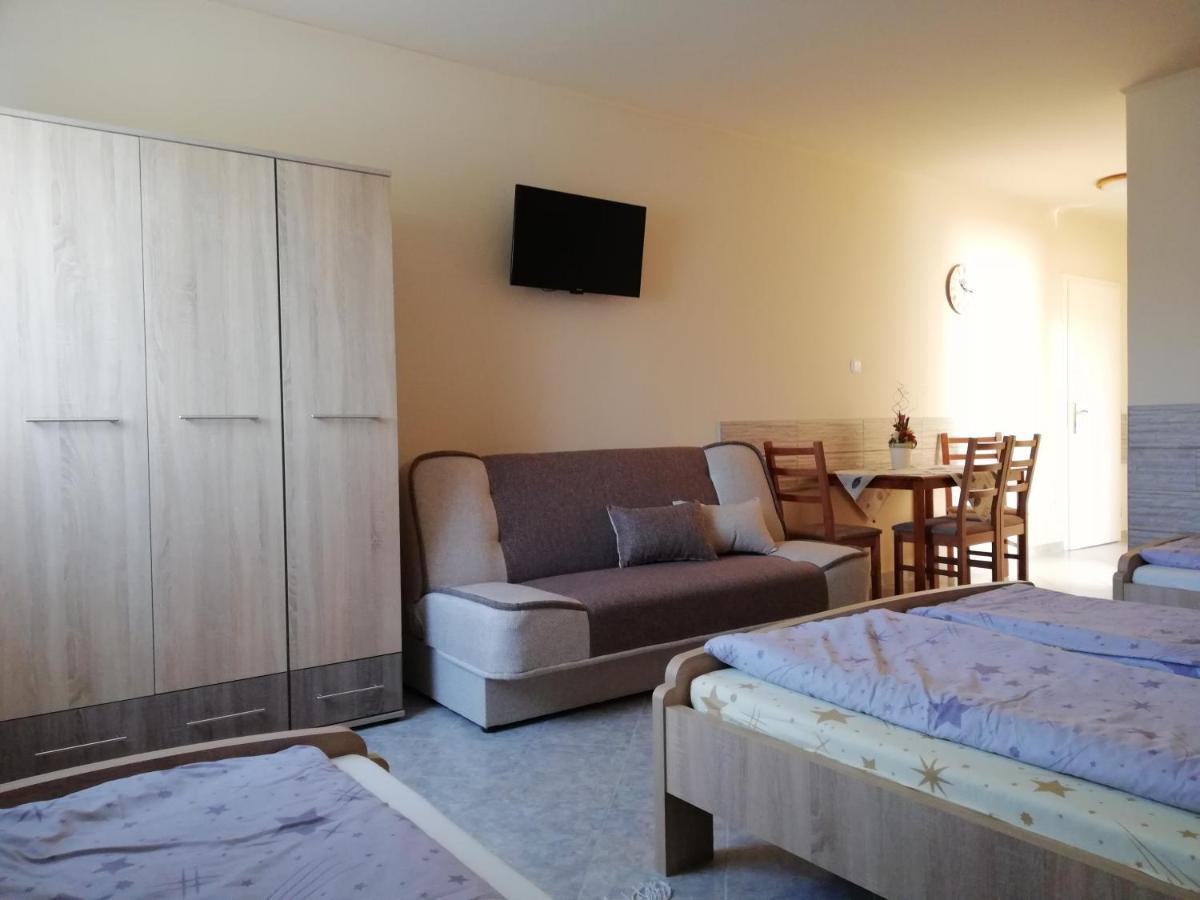 Imola Es Andrea Apartmanhaz Hajdúszoboszló Buitenkant foto