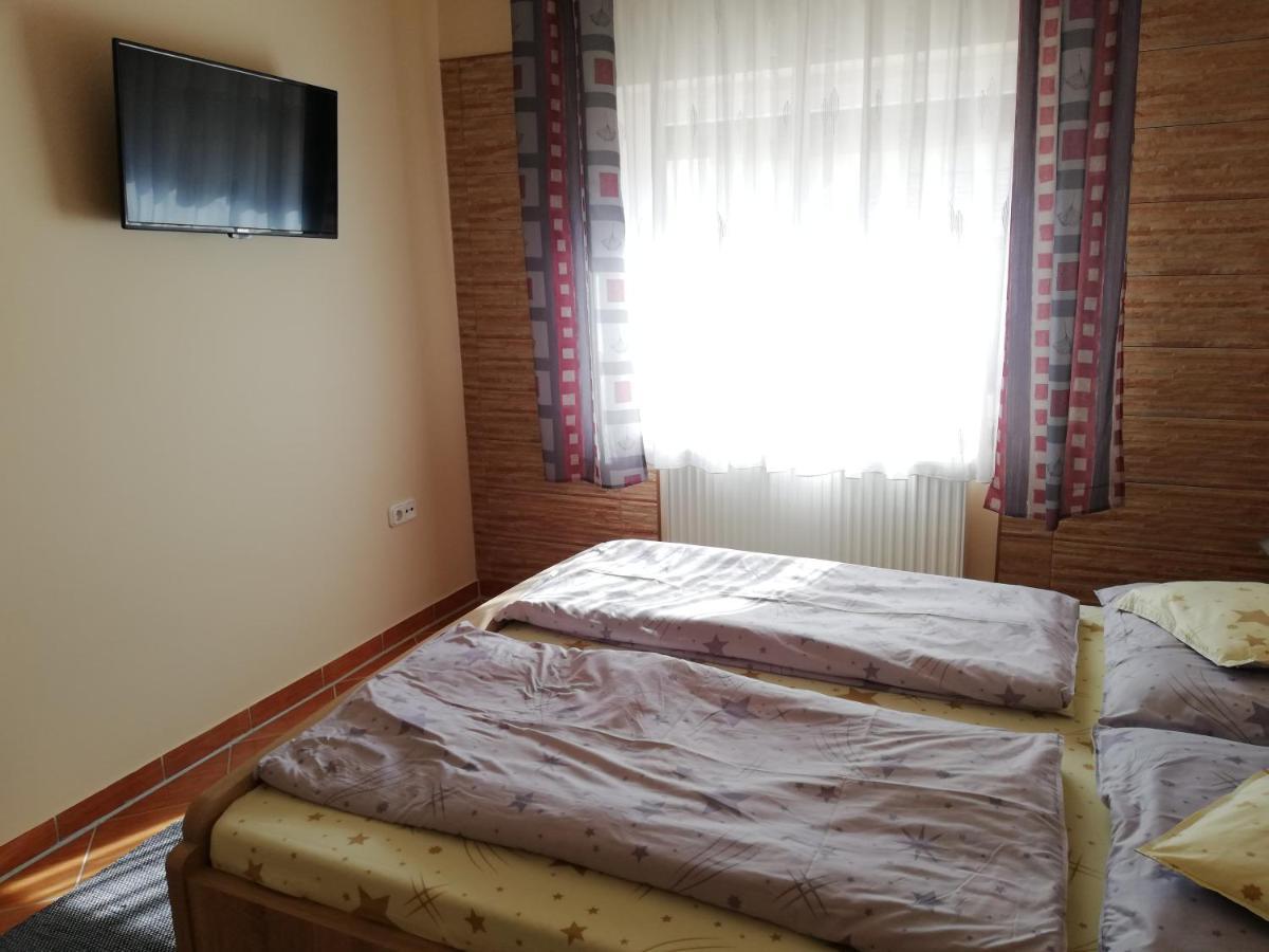 Imola Es Andrea Apartmanhaz Hajdúszoboszló Buitenkant foto