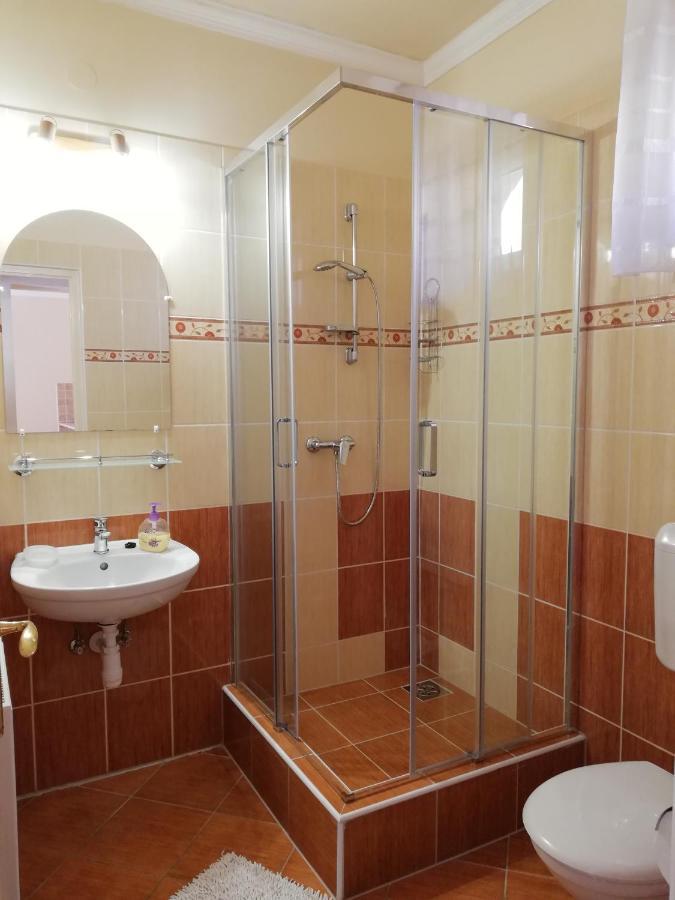 Imola Es Andrea Apartmanhaz Hajdúszoboszló Buitenkant foto
