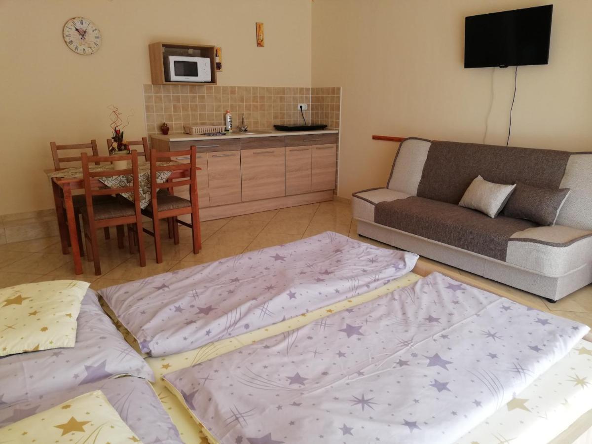 Imola Es Andrea Apartmanhaz Hajdúszoboszló Buitenkant foto