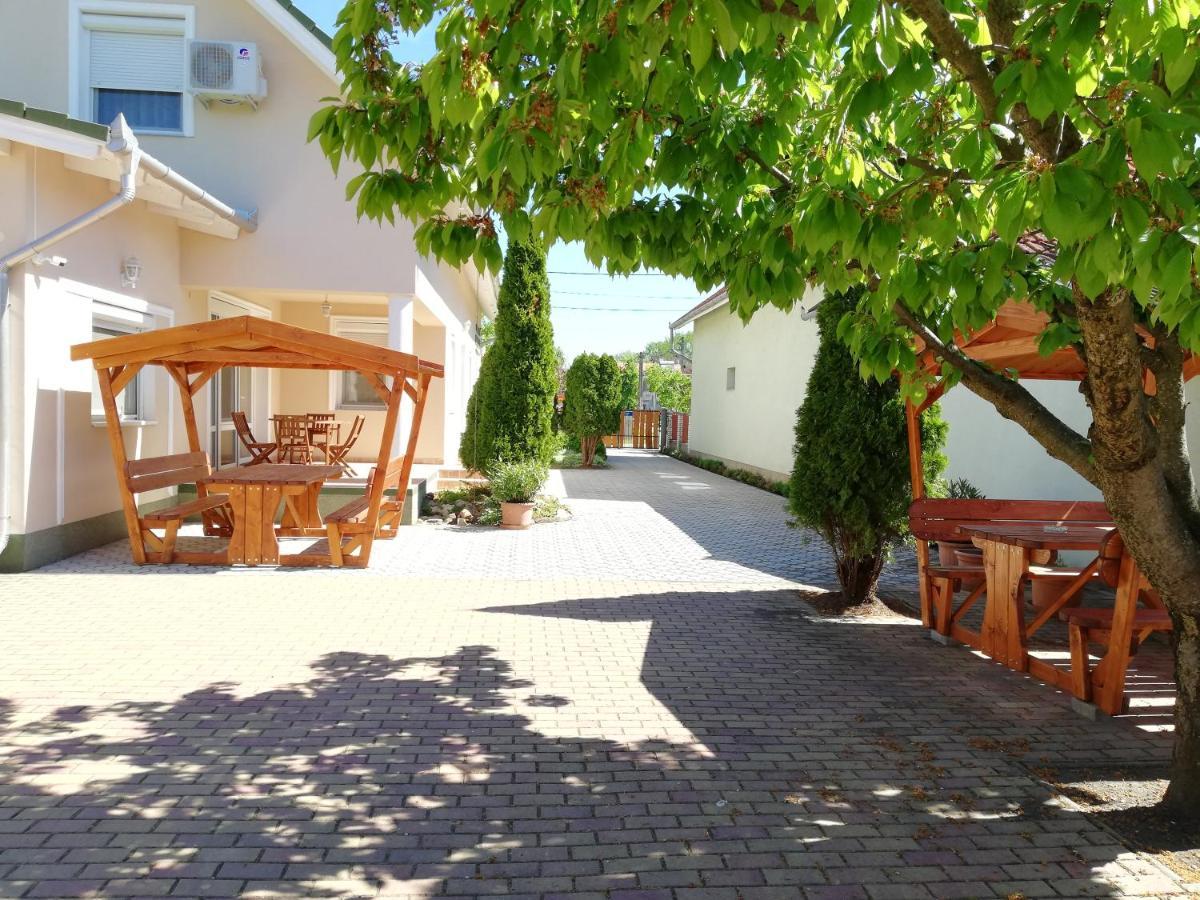 Imola Es Andrea Apartmanhaz Hajdúszoboszló Buitenkant foto